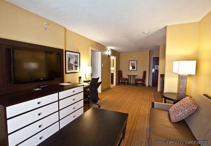 Фото Courtyard by Marriott Vanderbilt-West End