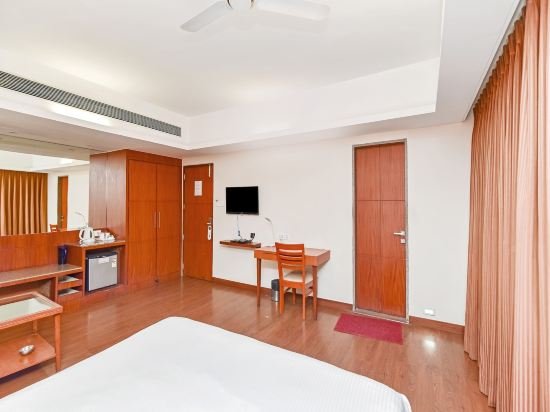 Фото L N Marriott Hotel