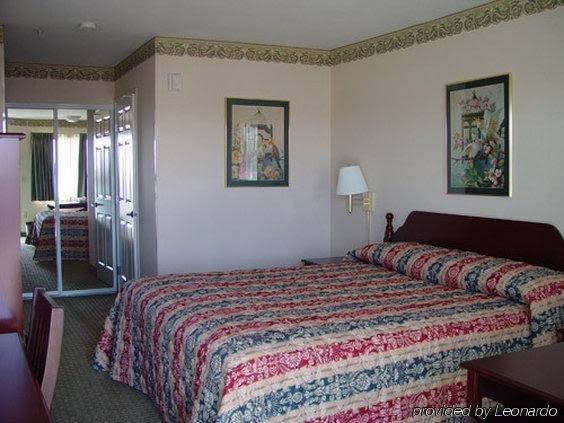 Фото SureStay Hotel by Best Western Castro Valley