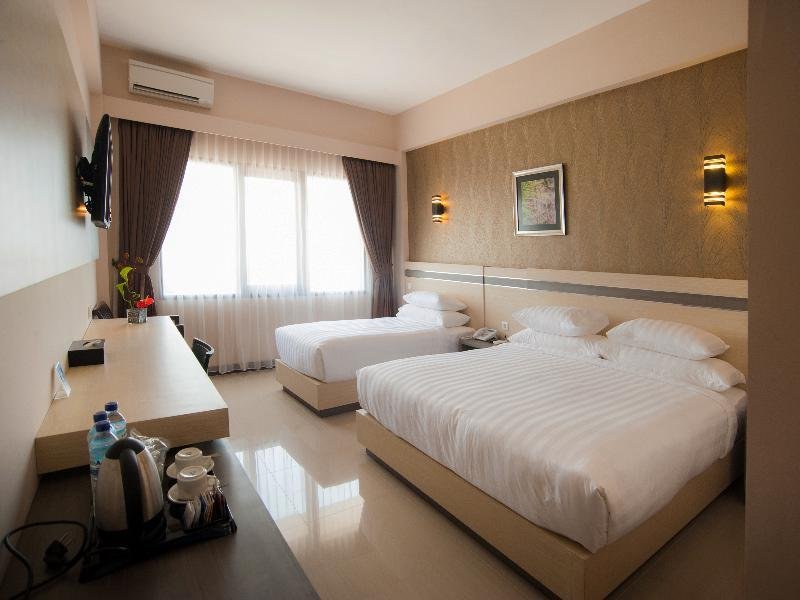 Фото Lombok Raya Hotel