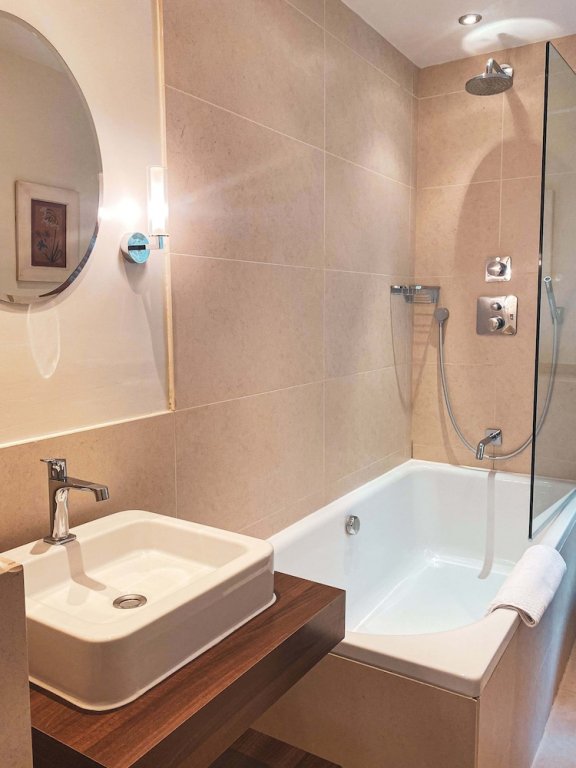 Фото Lords of the Manor Hotel