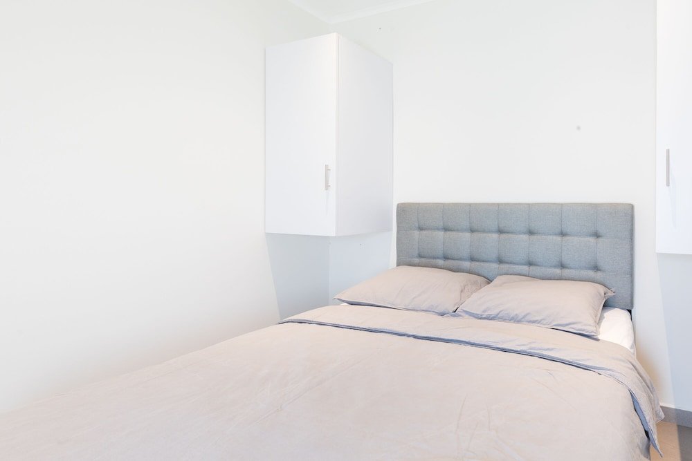 Фото The Palm Leaf Apartments