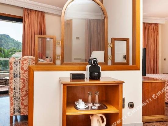 Фото Hotel Serrano Palace