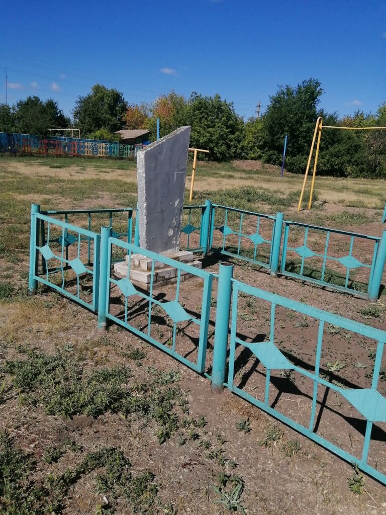 نصب تذكاري للحرب، مقبرة جماعية Пионеру Мише Дьякову, убитому кулаками ، مقاطعة فولغوغراد، صورة