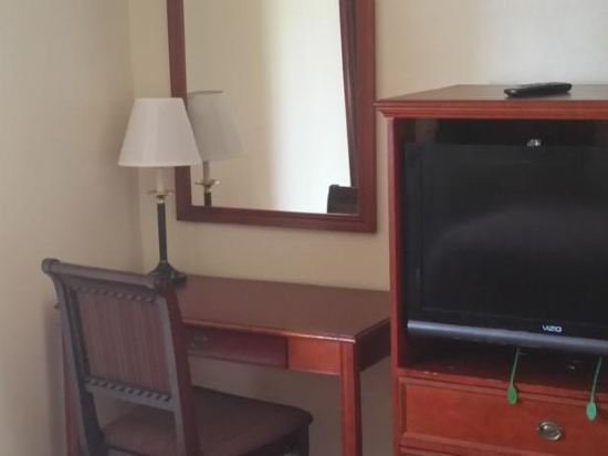 Фото Days Inn by Wyndham Orange Anaheim