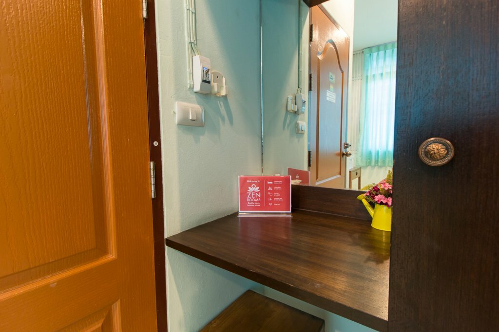 Hotel Zen Rooms Mahachai Khao San Hotel, Bangkok, photo