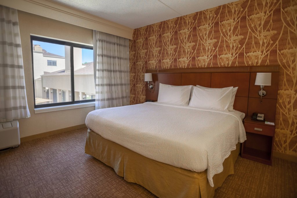 Фото Courtyard by Marriott Chicago Highland Park/Northbrook
