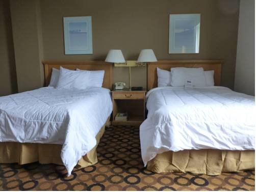 Фото Prince Arthur Waterfront Hotel & Suites