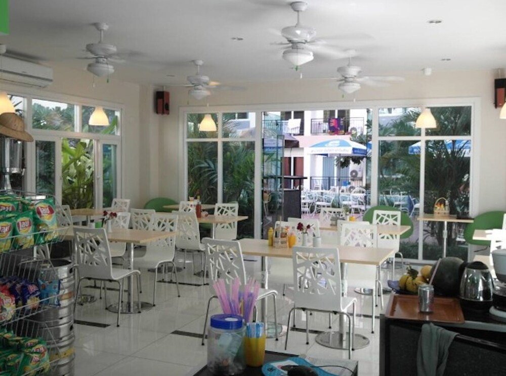 Фото отеля 2