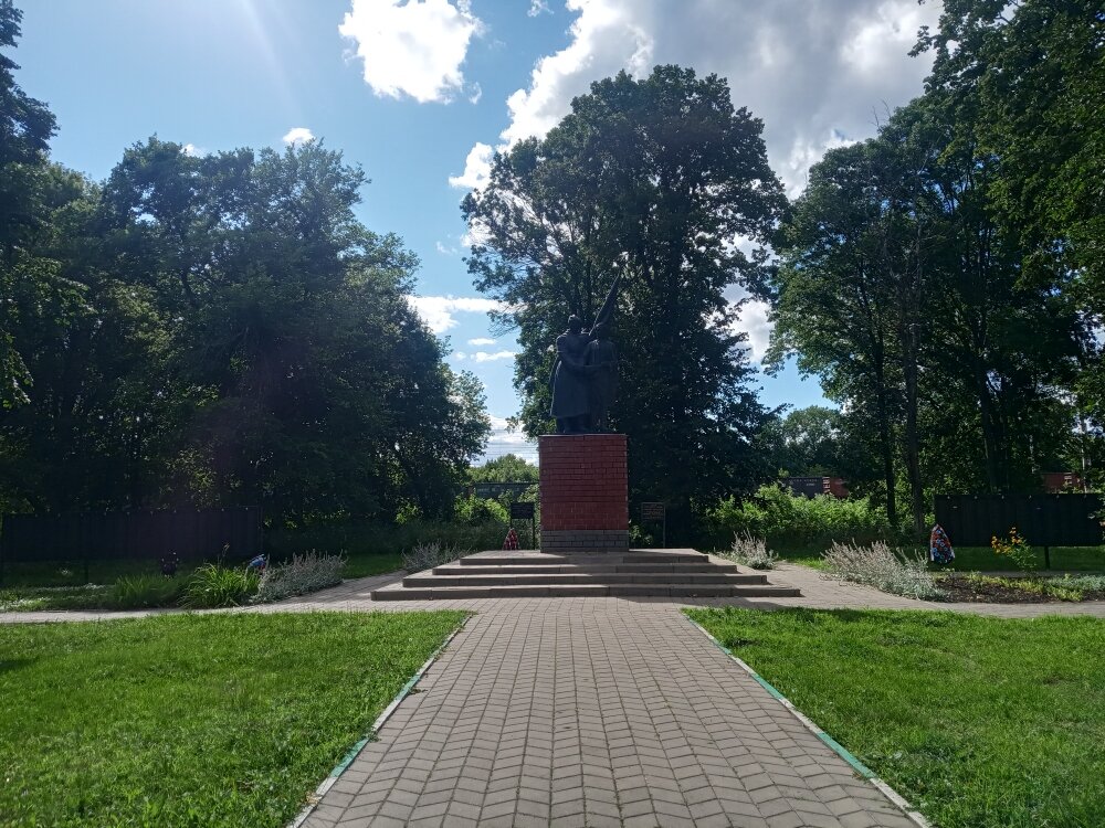 Памятник, мемориал Братская могила 1080 советских воинов, погибших в боях с фашистскими захватчиками, Белгородская область, фото
