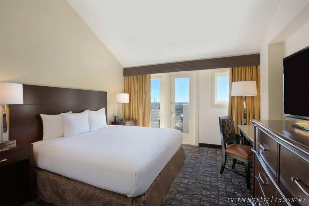 Фото Embassy Suites by Hilton New Orleans