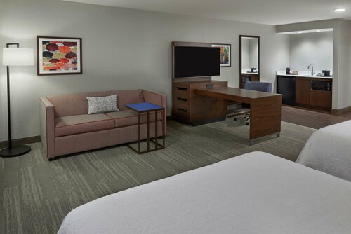 Гостиница Hampton Inn & Suites by Hilton Montreal-Dorval в Дорвале