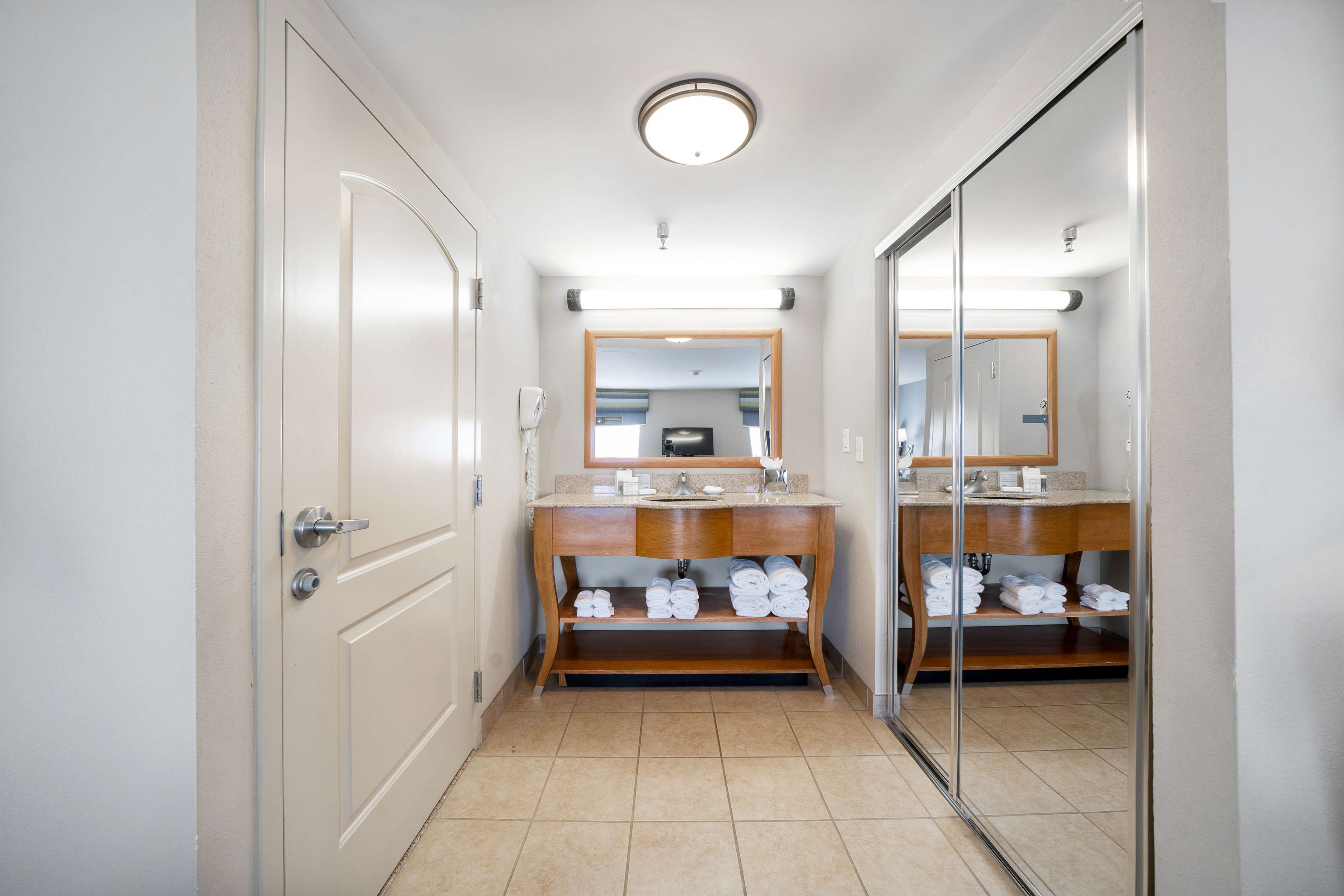 Фото Hampton Inn And Suites Madera