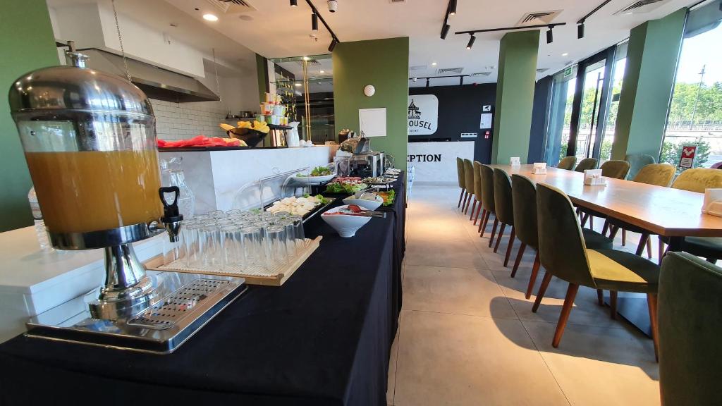 Фото Carousel Hotel