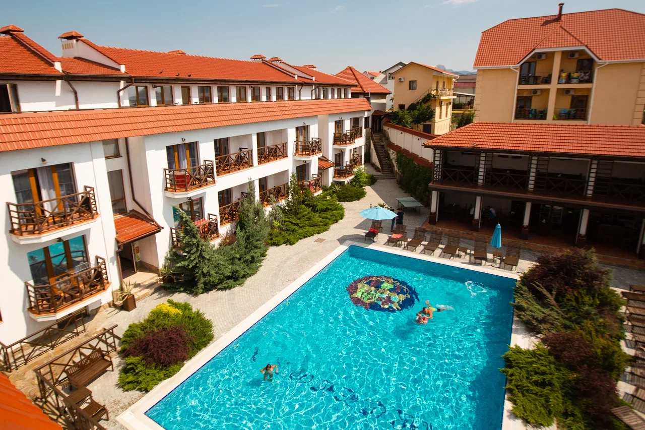 Фото отеля 1