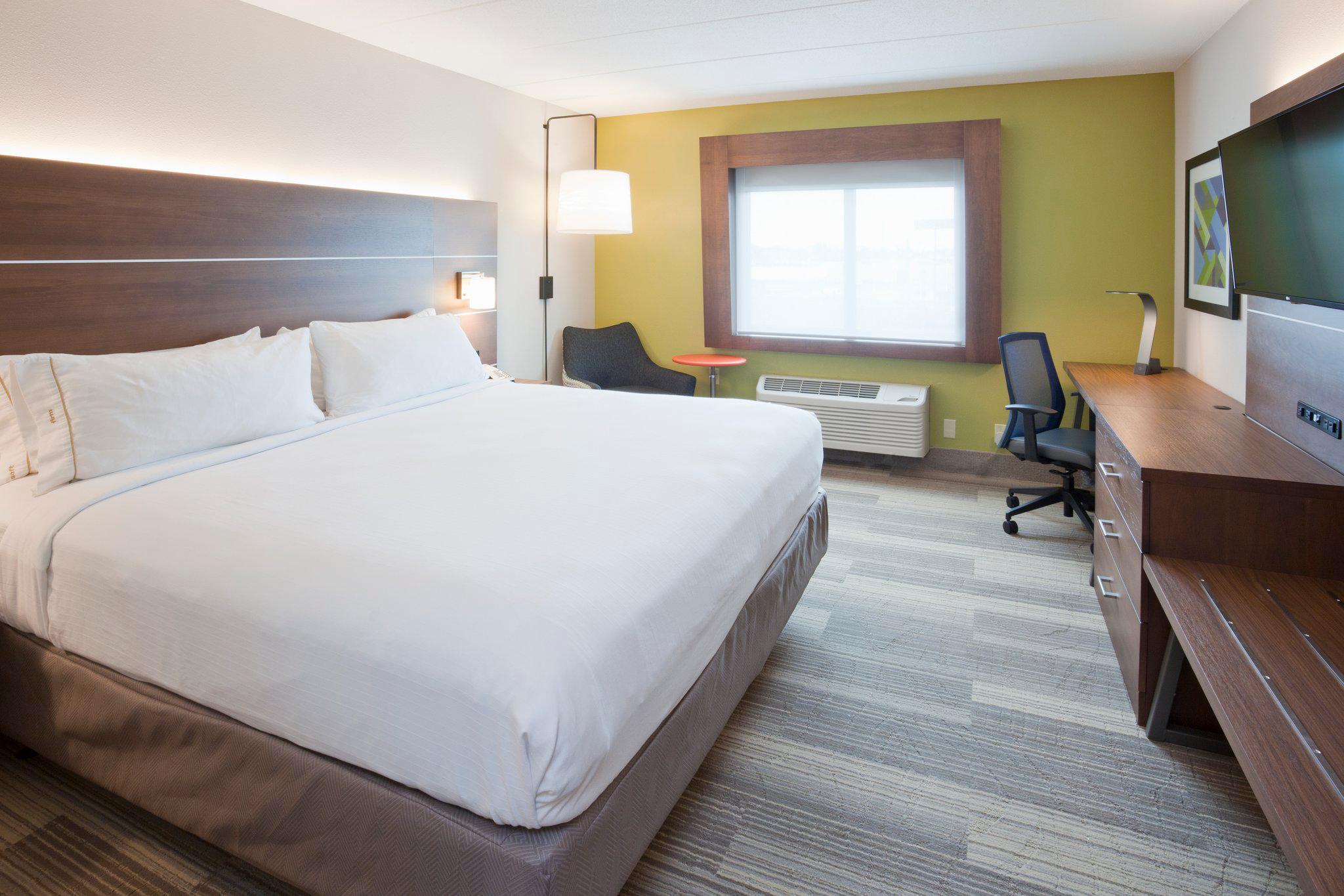 Фото Holiday Inn Express Roseville-St. Paul, an Ihg Hotel