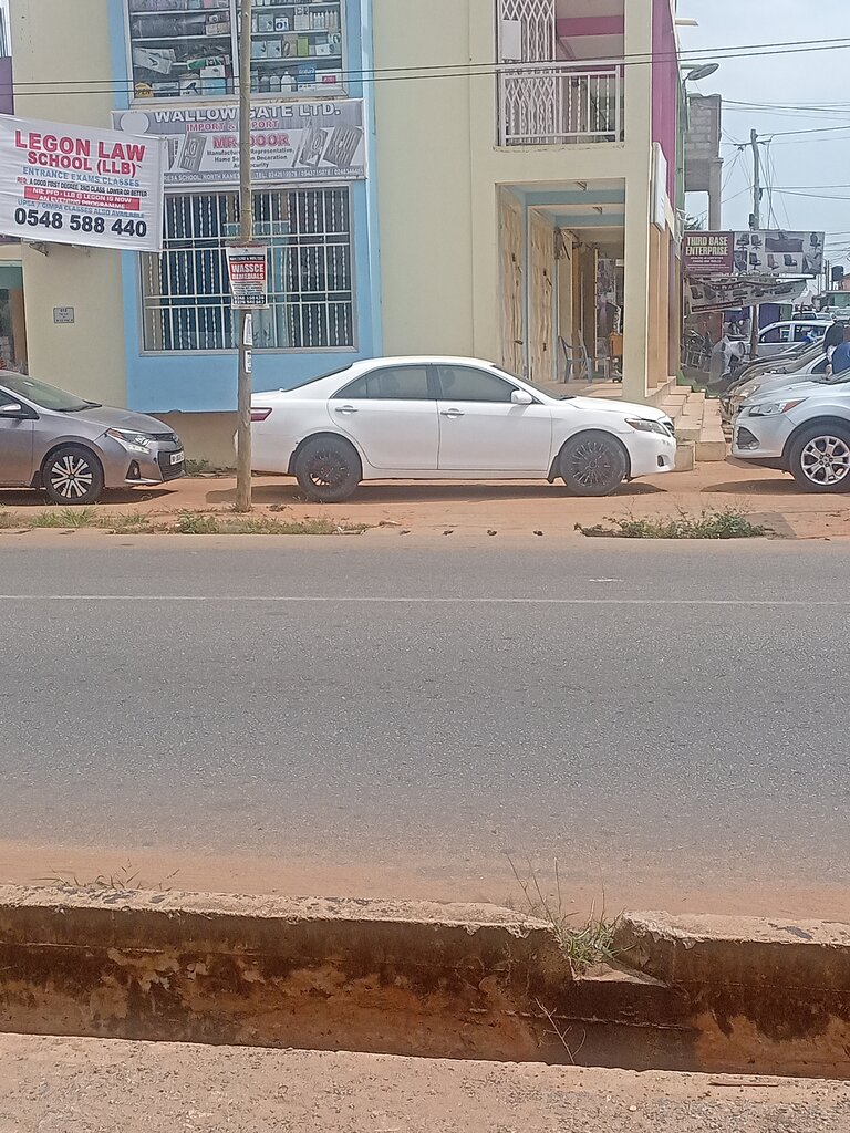 Doors Wallow state Ltd, Accra, photo
