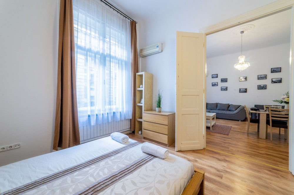 Фото Real Apartments Lovag