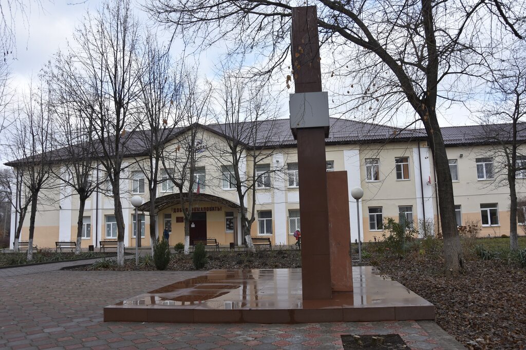 Monument, memorial Обелиск учителям и учащимся школы, погибшим в годы Великой Отечественной войны, Izobilny, photo
