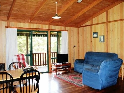 Гостиница Hawke Brook Chalets в Пембертоне