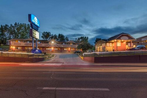 Гостиница Canadas Best Value Inn Chinook Station в Калгари