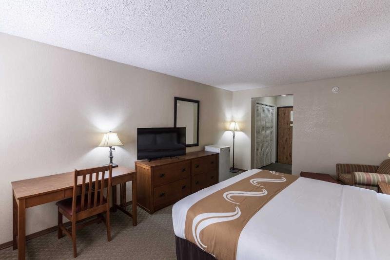 Фото Quality Inn & Suites Plano East - Richardson