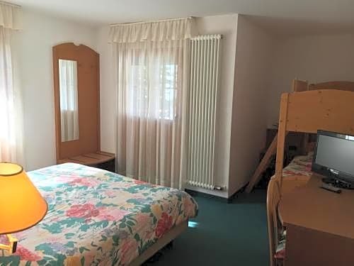 Фото Hotel Garni Enrosadira