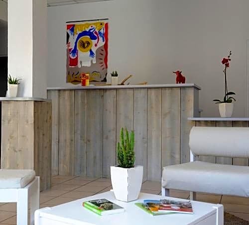 Фото Hôtel Les Mimosas