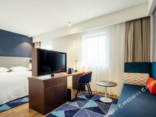 Гостиница Holiday Inn Express Shaoxing Paojiang, an Ihg Hotel в Шаосине
