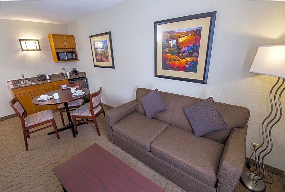 Фото Best Western Plus Pembina Inn & Suites