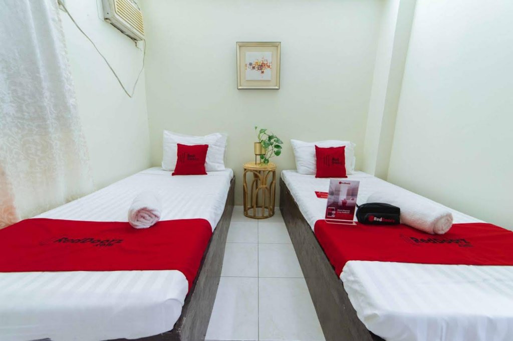 Фото RedDoorz Ledesco Avenue Lapaz Iloilo