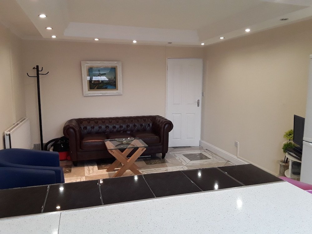 Фото Short Term Rental 4 Bedroom House