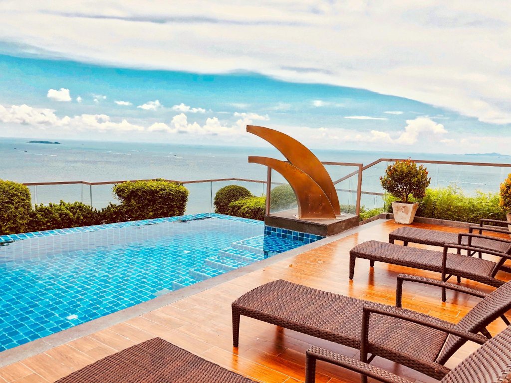 Фото The Peak Towers Pattaya