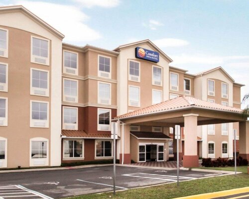 Гостиница Comfort Inn & Suites Maingate South