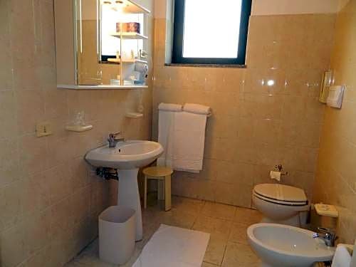 Фото Ascot Lodging