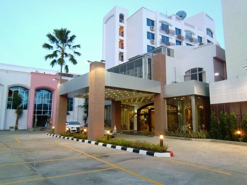 Гостиница Mayflower Grande Hotel Phitsanulok в Пхитсанулоке