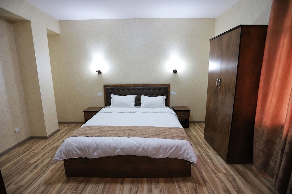 Фото Tourist Inn Hotel