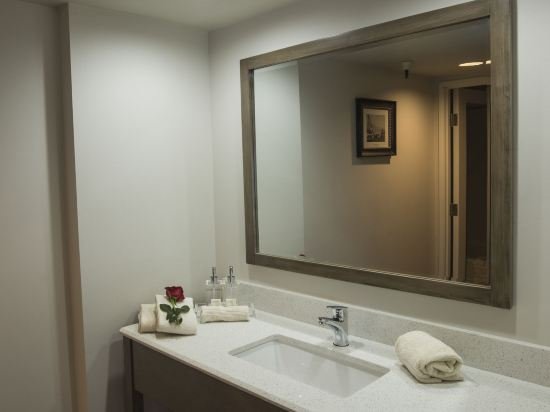 Фото 456 Embarcadero Inn & Suites