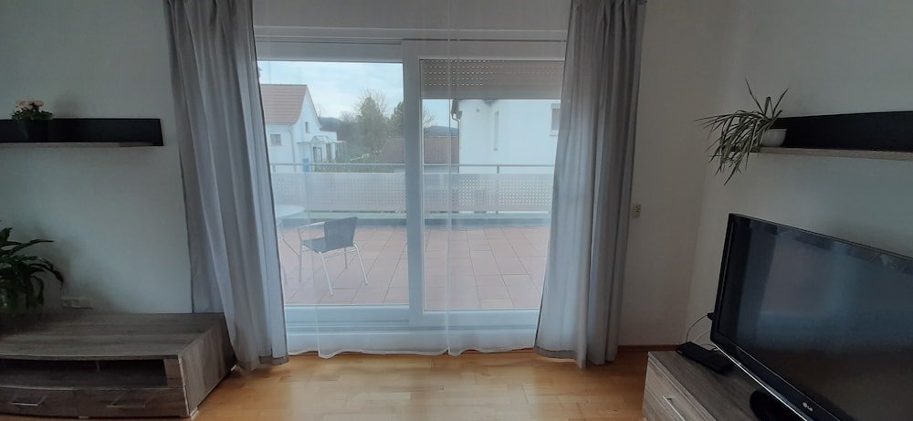 Фото Fewo Reutlingen Heinestrasse Dg