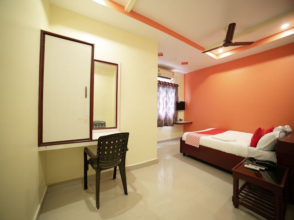 Фото Oyo 13425 Sindhura Guest House