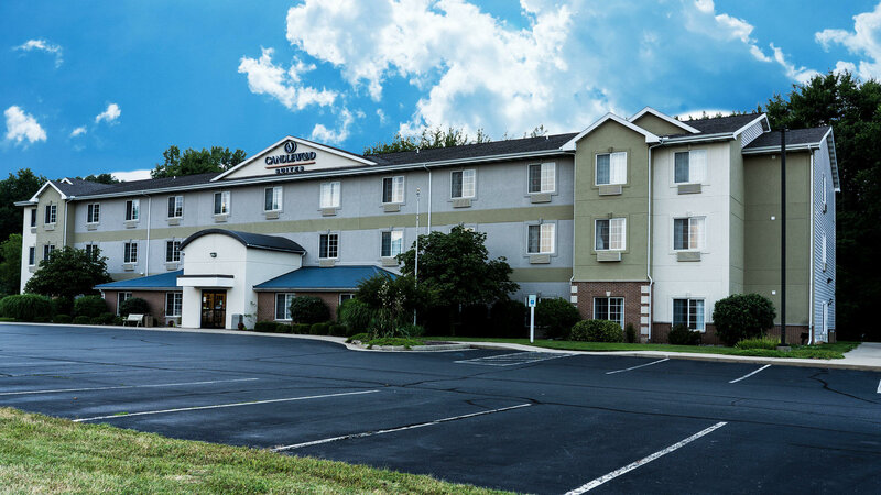 Гостиница Candlewood Suites St. Joseph Benton Harbor, an Ihg Hotel