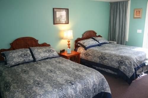 Фото The Hayden Creek Inn