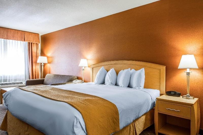 Фото Quality Inn & Suites Lathrop - South Stockton