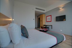 Гостиница Vaccinated Staff- Oyo Townhouse 269 Rcc Sunrise