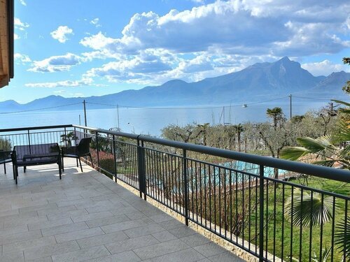 Апартаменты South House With Pool And Lake View