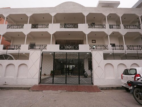 Oyo 15643 Laxmi Sadan Residency