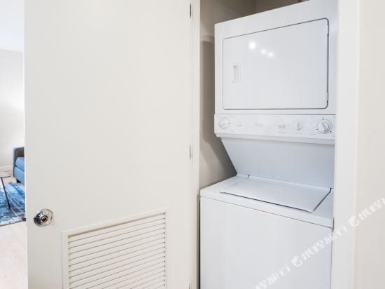 Фото Global Luxury Suites at The White House