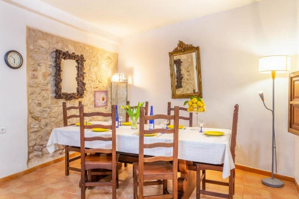 Фото Mallorca traditional village townhouse