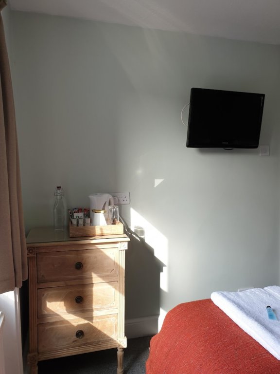 Фото Starlings Guest House