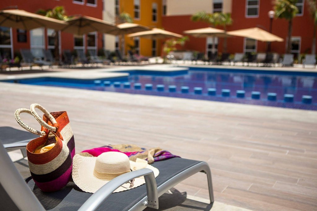 Фото City Express Suites by Marriott Cabo San Lucas